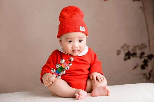 石嘴山宝宝几个月戴银手镯好